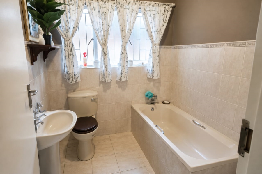 3 Bedroom Property for Sale in Geelhoutpark North West